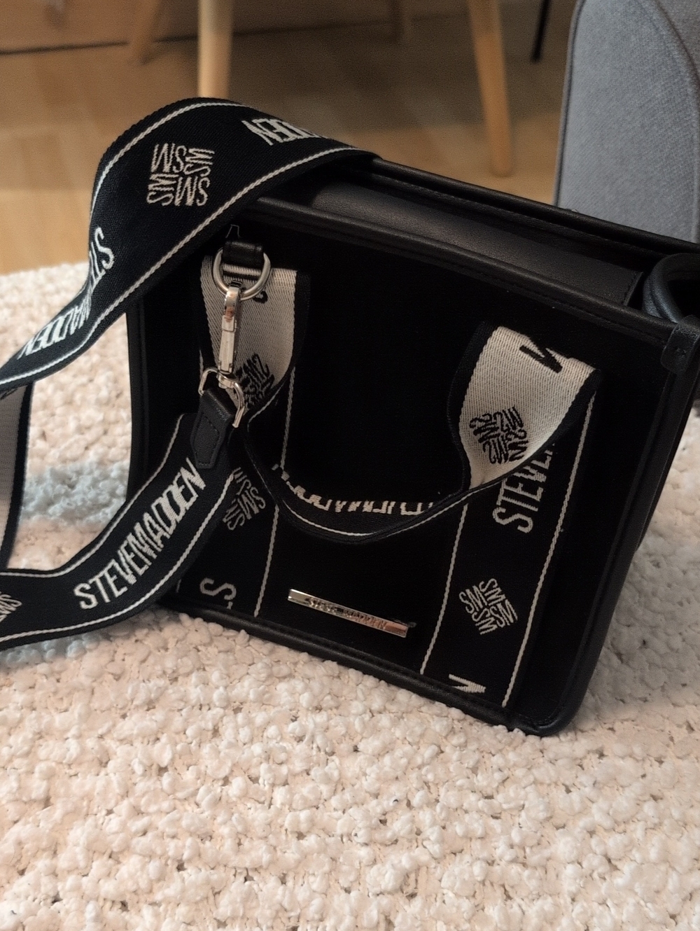 🖤 Steve Madden Black Messenger Bag with Branded Strap